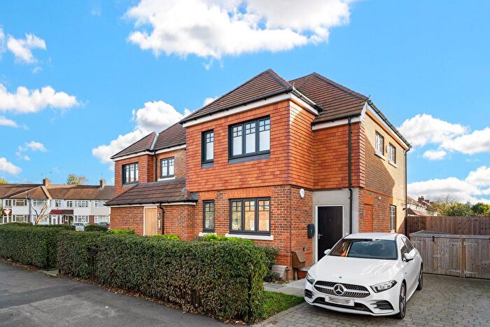 1 Bedroom Flat To Rent In Potters Grove, New Malden, KT3