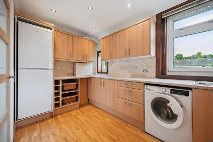 2 Bedroom Flat To Rent In Cedar Avenue, Mountblow, Clydebank, G81