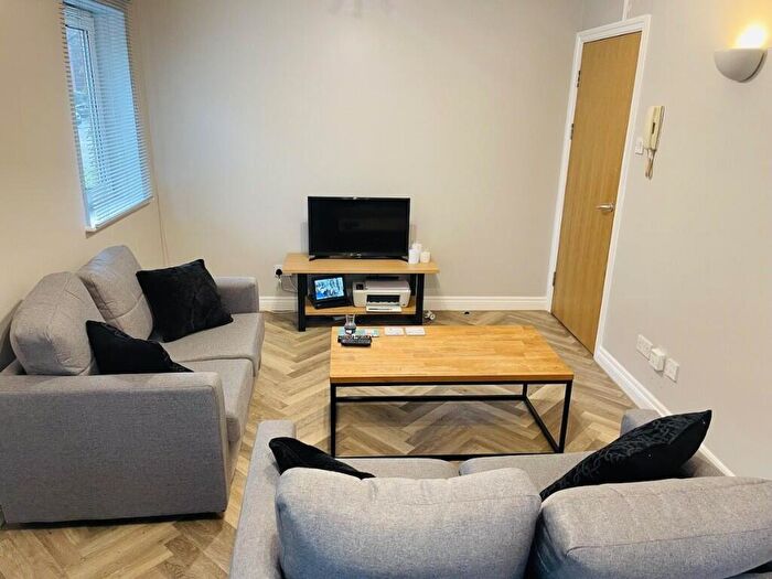 5 Bedroom Flat To Rent In Opal Court, Moseley Road, Manchester, Greater Manchester, M14