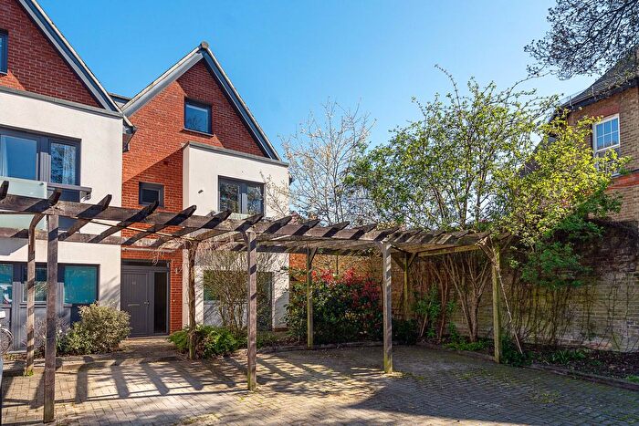 4 Bedroom End Terrace House For Sale In Drayton Green, Ealing, W13