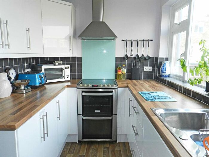 3 Bedroom Flat To Rent In Jireh Court, Perrymount Road, Haywards Heath, RH16