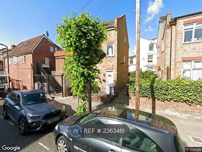 2 Bedroom Flat To Rent In Ruby Court, London, E5