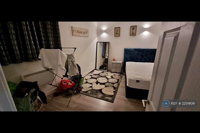 1 Bedroom Flat To Rent In Hampton Court, Cradley Heath Birmingham, B64