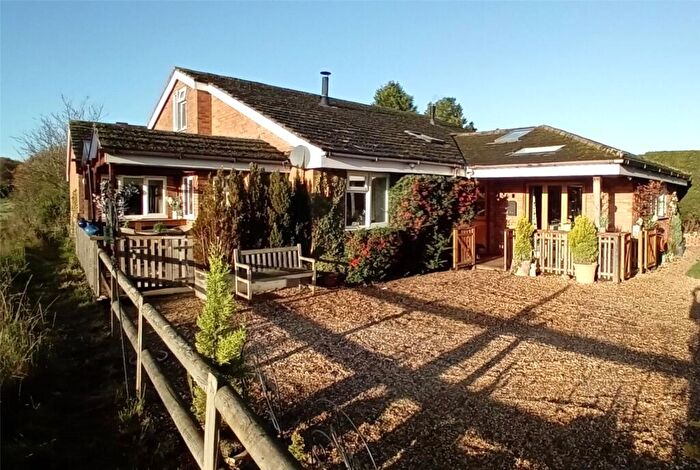4 Bedroom Bungalow For Sale In The Strouds, Beenham, Reading, Berkshire, RG7