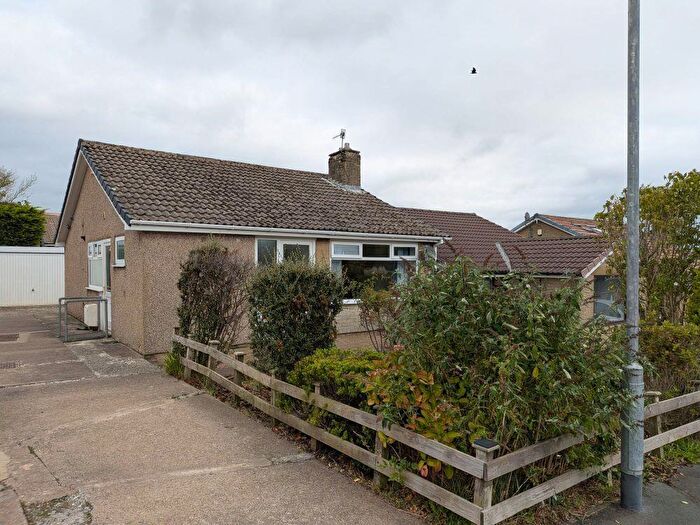 2 Bedroom Semi-Detached Bungalow For Sale In Wellington Road, Bradford, BD15