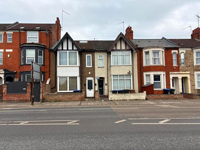 6 Bedroom House To Rent In Harlestone Road, Northampton, NN5