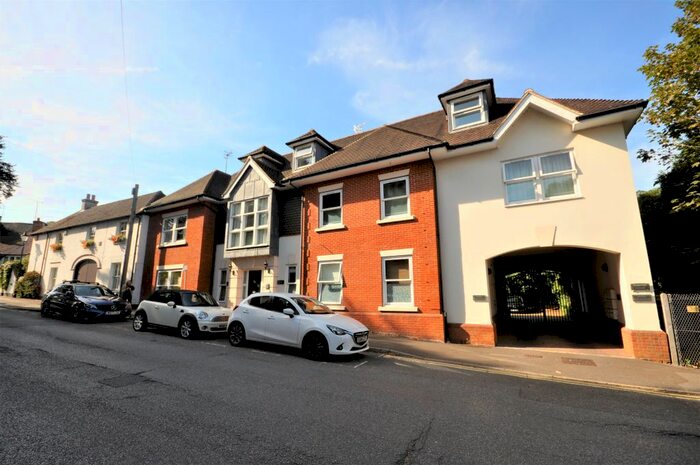 2 Bedroom Flat To Rent In Station Road, Godalming, Surrey, GU7