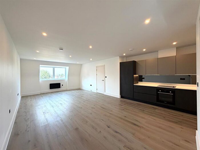 2 Bedroom Flat To Rent In Church Road, Claygate, KT10