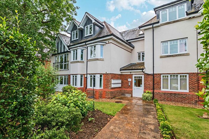 2 Bedroom Flat For Sale In Broadlands Avenue, Shepperton, TW17