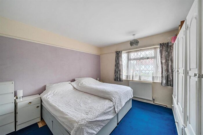 3 Bedroom End Of Terrace House For Sale In Fairmead Crescent, Edgware, HA8