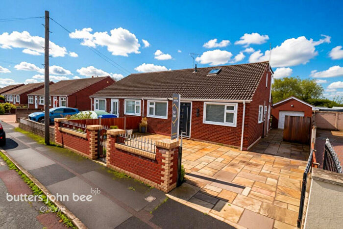 3 Bedroom Semi-Detached Bungalow For Sale In Kempton Avenue, Crewe, CW1