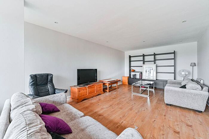 3 Bedroom Flat To Rent In Courtenay House, Brixton Hill, London, SW2