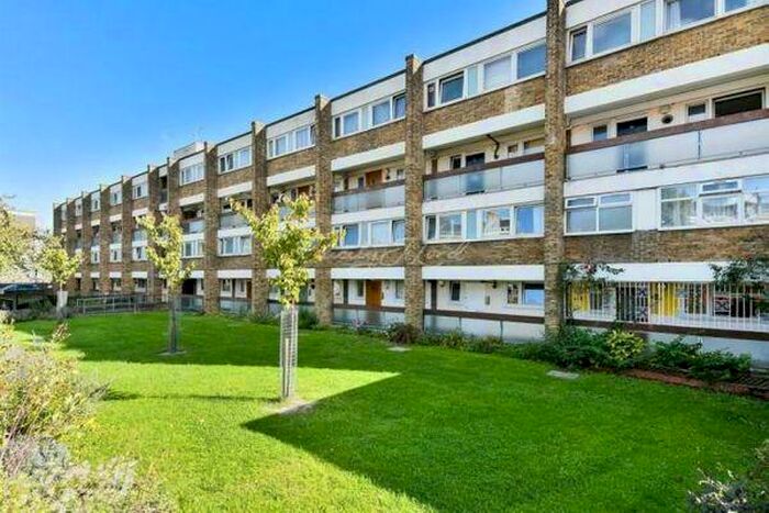 5 Bedroom Maisonette To Rent In Buttermere House, Mile End Road, Mile End, Bow, Burdett, London, E3