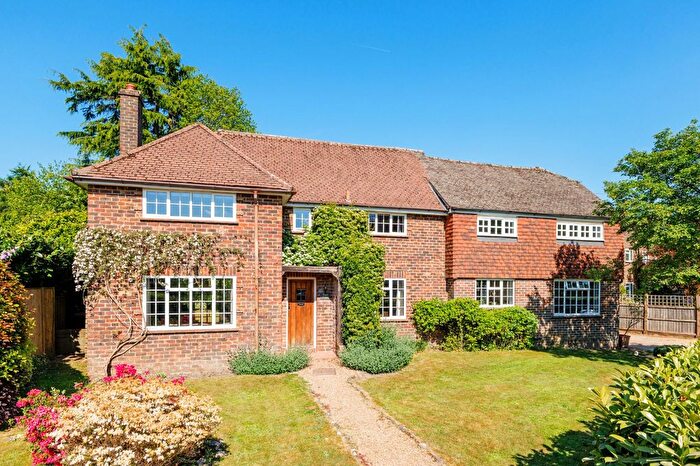 4 Bedroom Detached House For Sale In Dodsley Grove, Easebourne, Midhurst, West Sussex, GU29