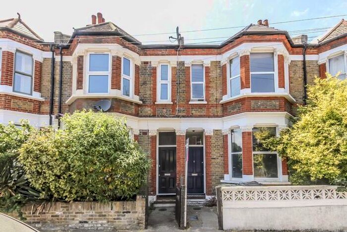 4 Bedroom Flat To Rent In Hubert Grove, London, SW9