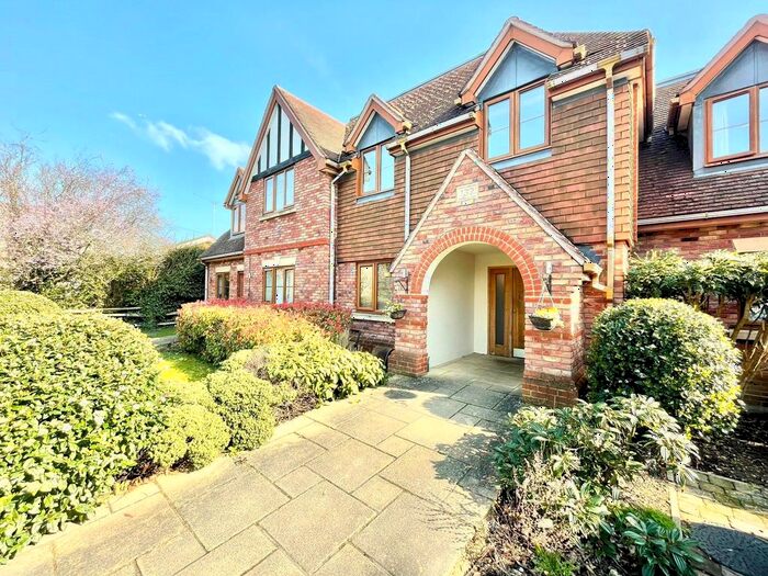 2 Bedroom Flat To Rent In Church Road, Earley, Reading, Berkshire, RG6