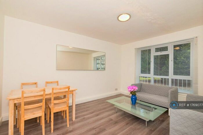 2 Bedroom Flat To Rent In Primrose Court, London, SW12