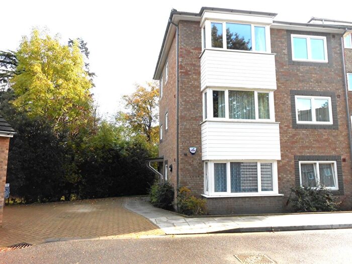 1 Bedroom Flat For Sale In Ash Tree Close, Surbiton, KT6