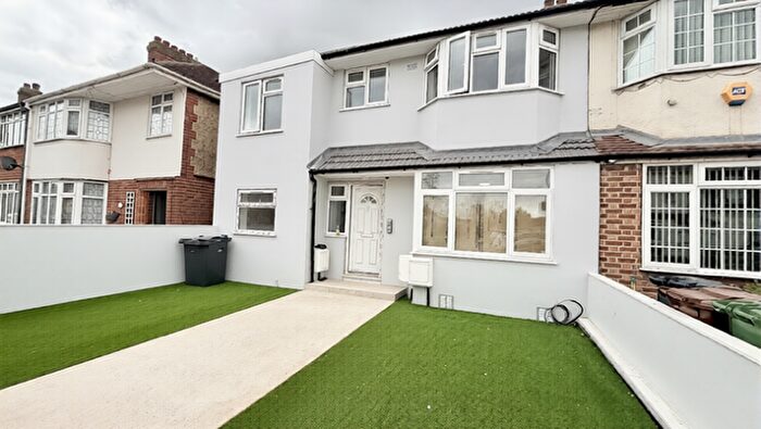 2 Bedroom House To Rent In Charlotte Road, RM10