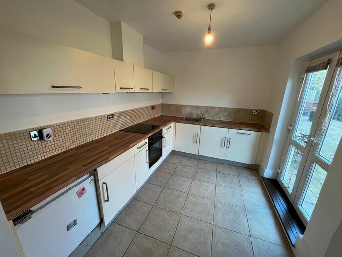 2 Bedroom Flat To Rent In St. James's Road, Dudley, DY1