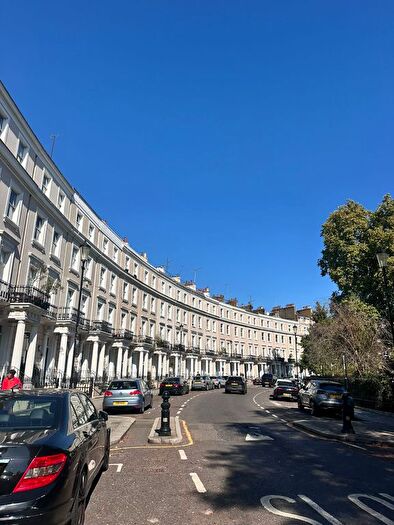 2 Bedroom Flat To Rent In Royal Crescent, London, W11