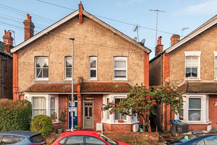 2 Bedroom Maisonette For Sale In Dudley Road, Kingston Upon Thames, KT1