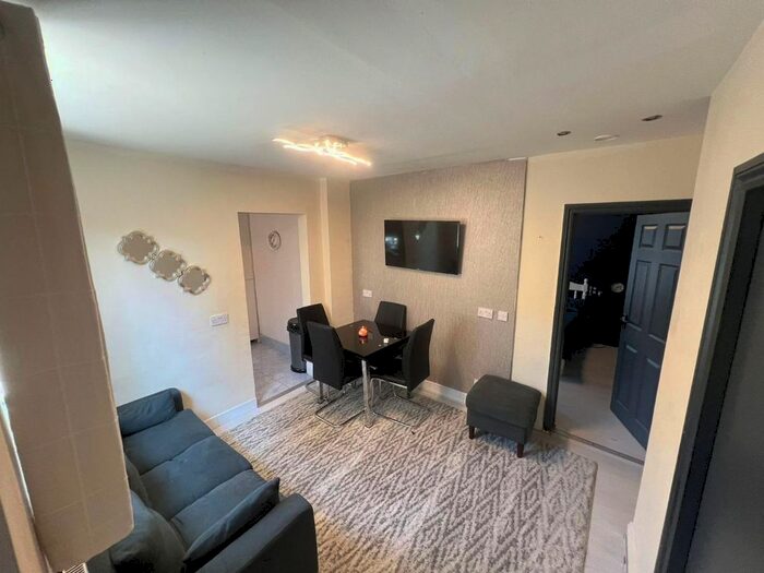 2 Bedroom Flat To Rent In Purbrock Avenue, Watford, WD25