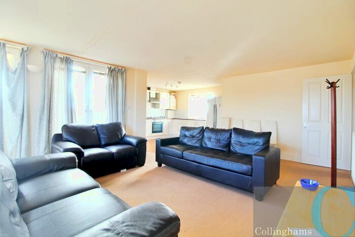 3 Bedroom Flat To Rent In Robinson Road, London, SW17