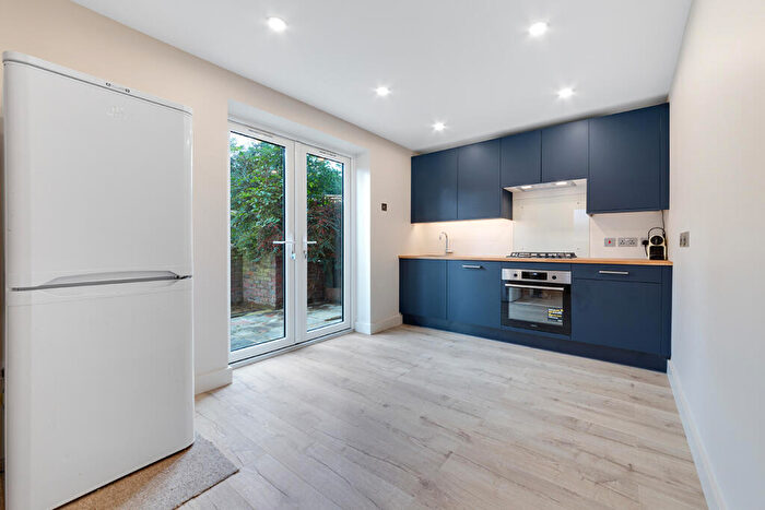 3 Bedroom End Of Terrace House For Sale In Goldingham Avenue, Loughton, IG10