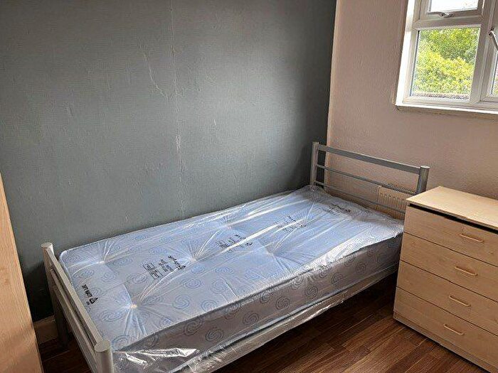Studio To Rent In New Parade, Yiewsley, UB7
