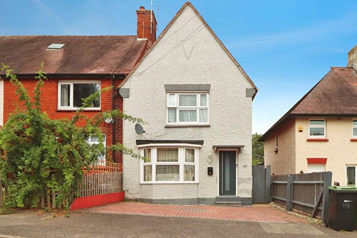 3 Bedroom Semi-Detached House For Sale In Birchfield Road, Wellingborough, NN8