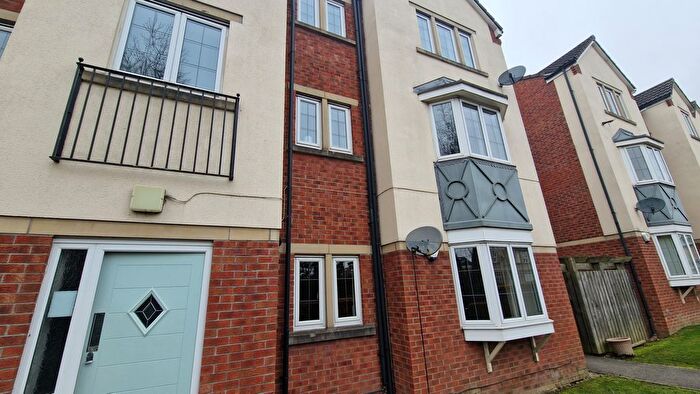 2 Bedroom Flat To Rent In Fielding Way, Morley, LS27