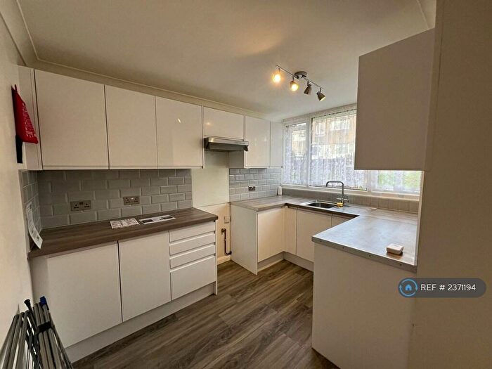 3 Bedroom Semi Detached House To Rent In Eldart Close, Reading, RG30