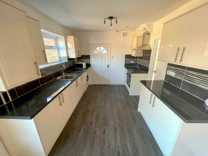 3 Bedroom Semi-Detached House To Rent In Thorndike Avenue, Alvaston, Derby, DE24