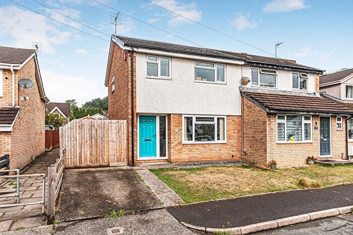 3 Bedroom Semi-Detached House For Sale In Clos Lancaster, Llantrisant, CF72