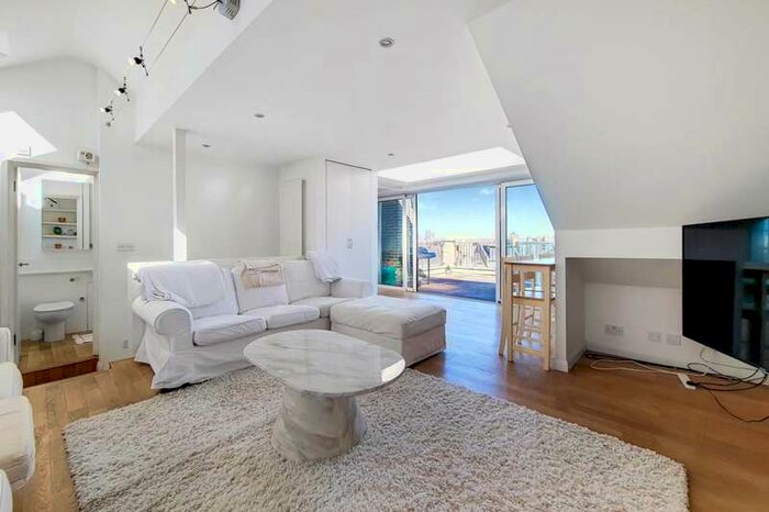 3 Bedroom Maisonette Flat To Rent In Fieldway Crescent, Highbury, N5