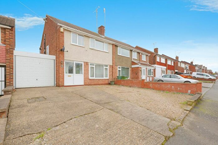 3 Bedroom Semi-Detached House For Sale In Farmway, Leicester, Leicestershire, LE3