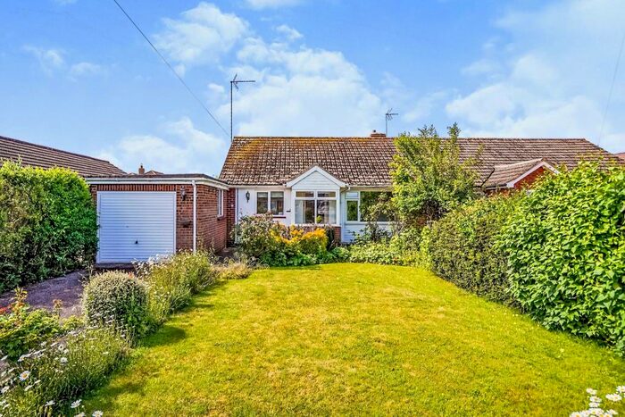 3 Bedroom Semi-Detached Bungalow For Sale In Cedar Crescent, Thame, OX9