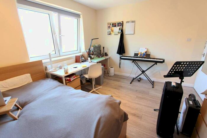 3 Bedroom Flat To Rent In Bayham Street, London, NW1