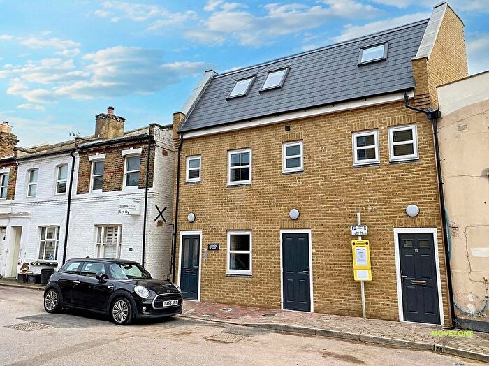 Studio To Rent In Devonshire Square, Bromley, Kent, BR2