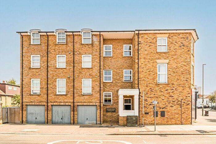 2 Bedroom Flat For Sale In Montague Road, Wimbledon, SW19