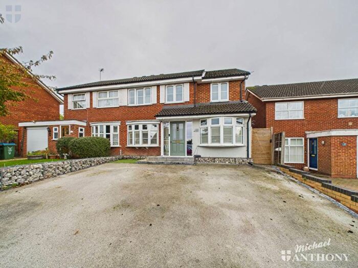 4 Bedroom Semi Detached House For Sale In Waivers Way, Aylesbury, Buckinghamshire, HP21