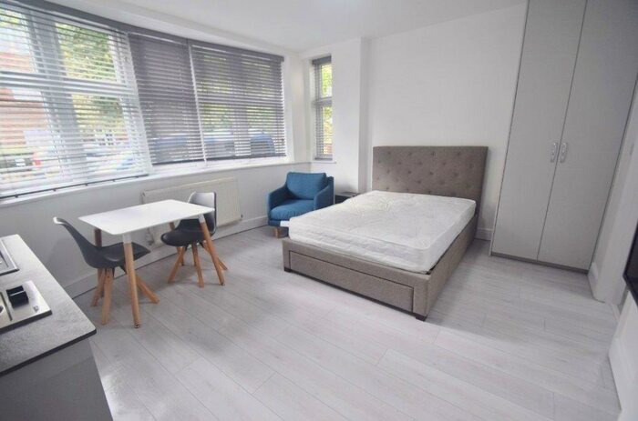 Flat To Rent In Beechcroft Avenue, Golders Green, NW11