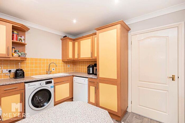 2 Bedroom Flat For Sale In Dean Park Road, Bournemouth, BH1