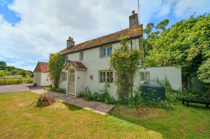 3 Bedroom Detached House For Sale In Petersfield Road, Bramdean, Alresford, Hampshire, SO24