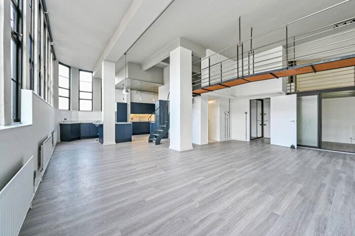 2 Bedroom Flat To Rent In Dehavilland Studios, Clapton, London, E5