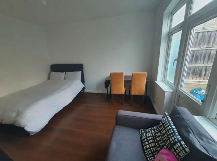 5 Bedroom Semi-Detached House To Rent In Longley Road, London, SW17