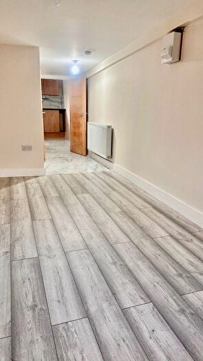 Studio To Rent In Dawlish Drive, Ilford, IG3