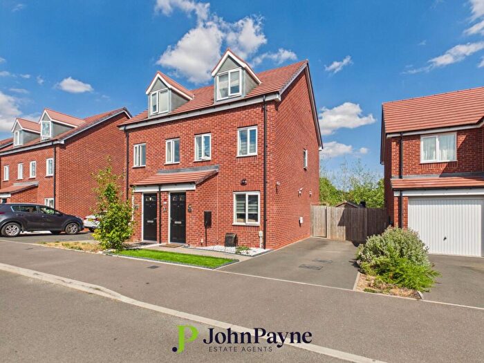 3 Bedroom Semi Detached House For Sale In Willow Way, Willenhall, Coventry, CV3