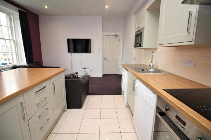 3 Bedroom Flat To Rent In St James' Terrace, City Centre, Newcastle Upon Tyne, NE1